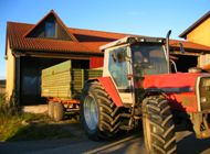Lorenzhof mit Traktor